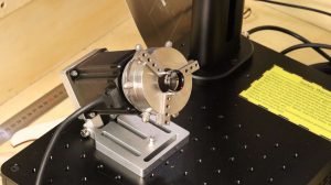 ComMarker B4 focusing three red dots rotary chuck attachment